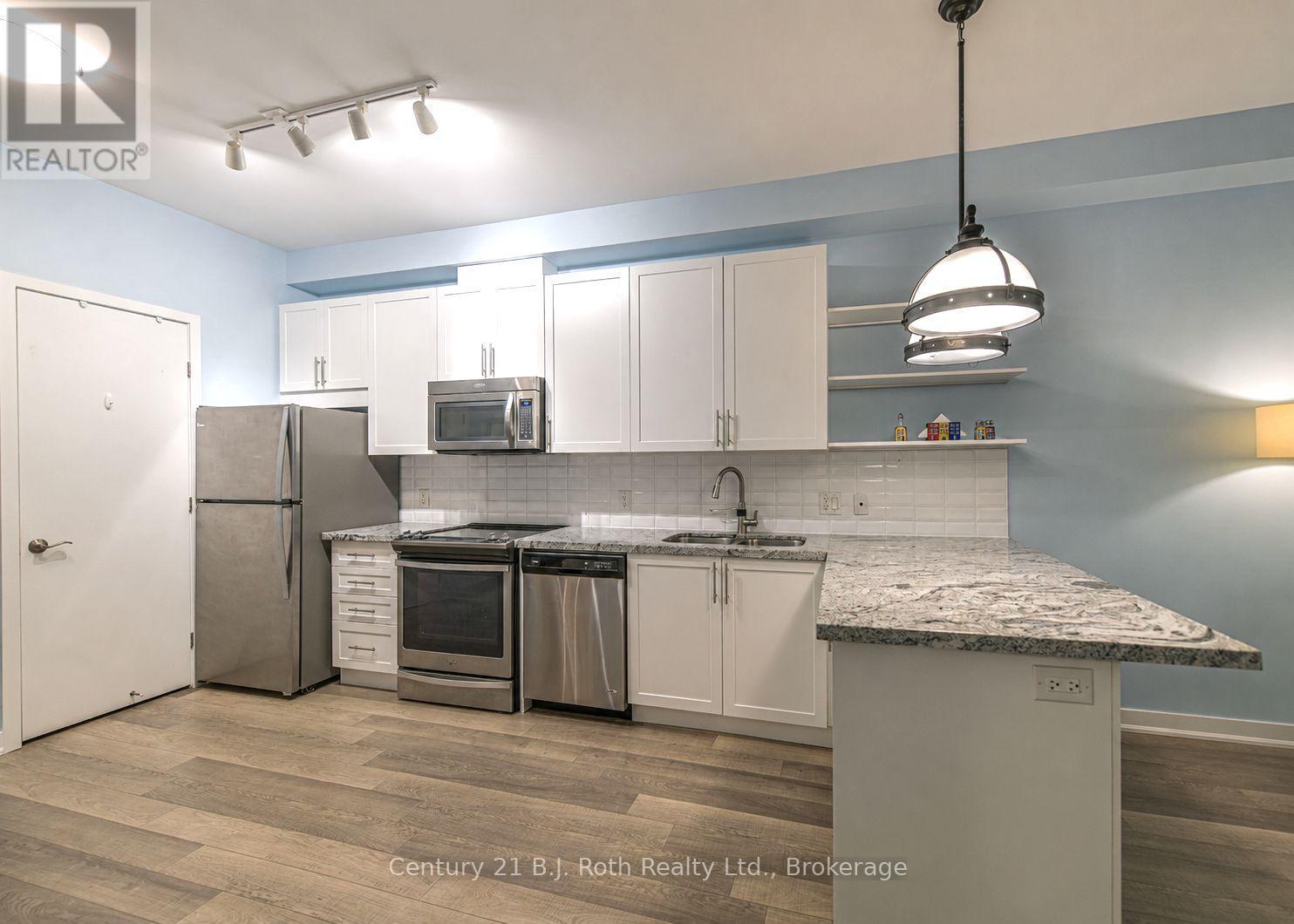 Stainless steel appliances - Suite 206 - 40 Horseshoe Boulevard, Oro-Medonte (Horseshoe Valley), ON - Indoor Photo Showing Kitchen With Upgraded Kitchen