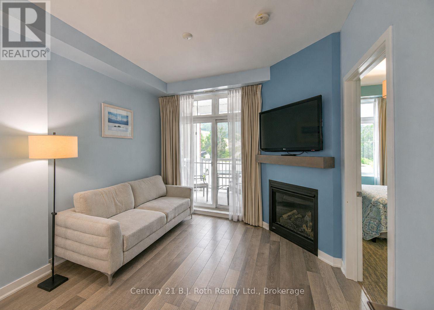 Living room - Suite 206 - 40 Horseshoe Boulevard, Oro-Medonte (Horseshoe Valley), ON - Indoor Photo Showing Living Room With Fireplace