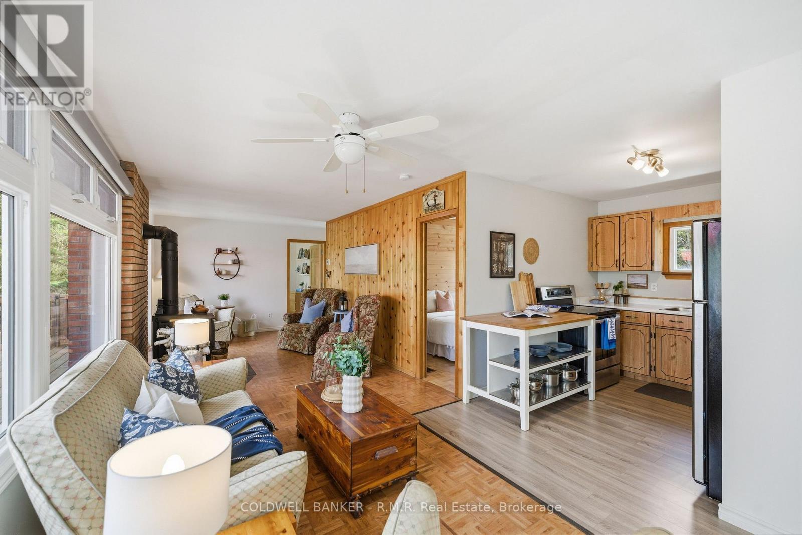 63 Little Silver Lake Way, Trent Lakes, ON - Indoor Photo Showing Living Room
