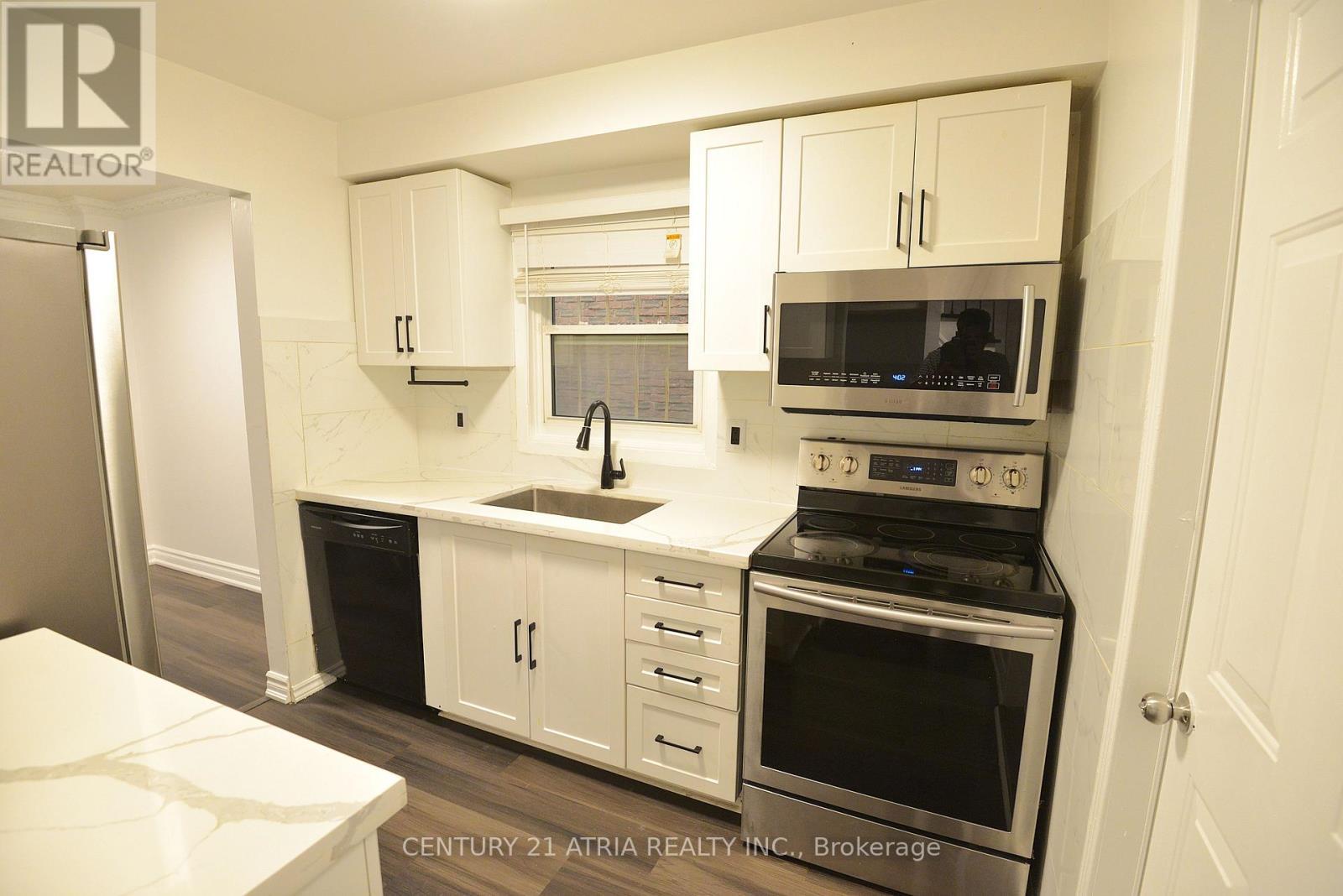 87 Radford Drive, Ajax, ON - Indoor Photo Showing Kitchen