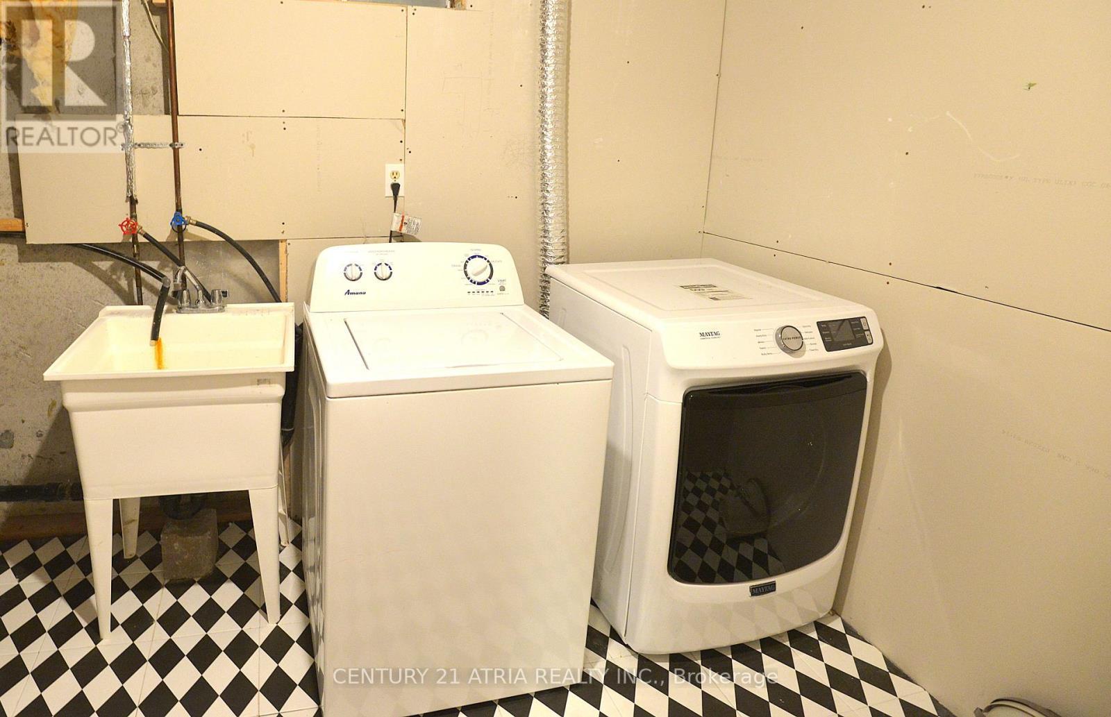 87 Radford Drive, Ajax, ON - Indoor Photo Showing Laundry Room