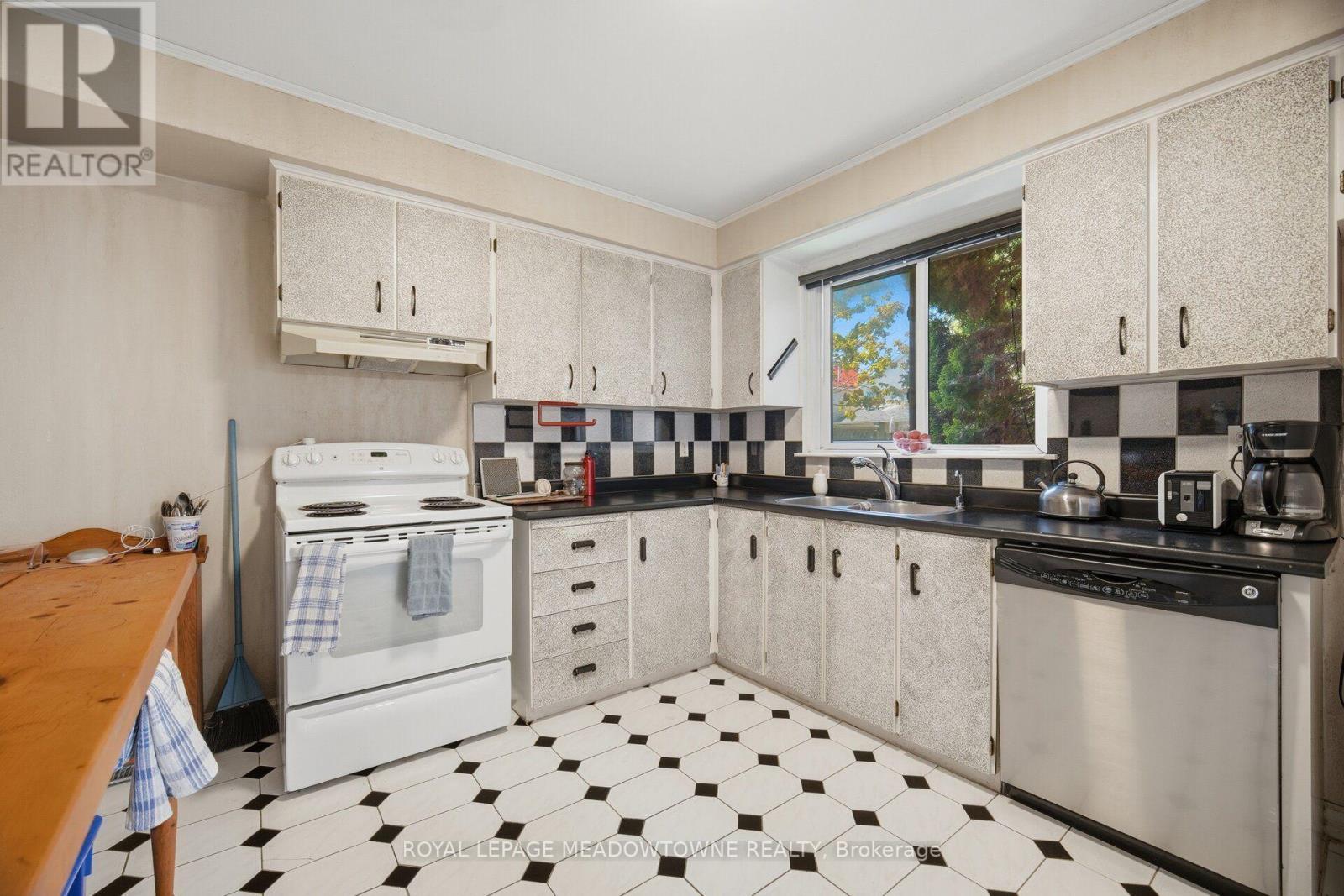 3139 Cambourne Crescent, Mississauga, ON - Indoor Photo Showing Kitchen
