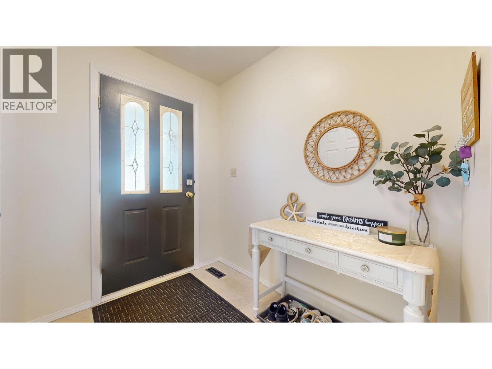 504 30Th Avenue S, Cranbrook, BC - Indoor Photo Showing Other Room