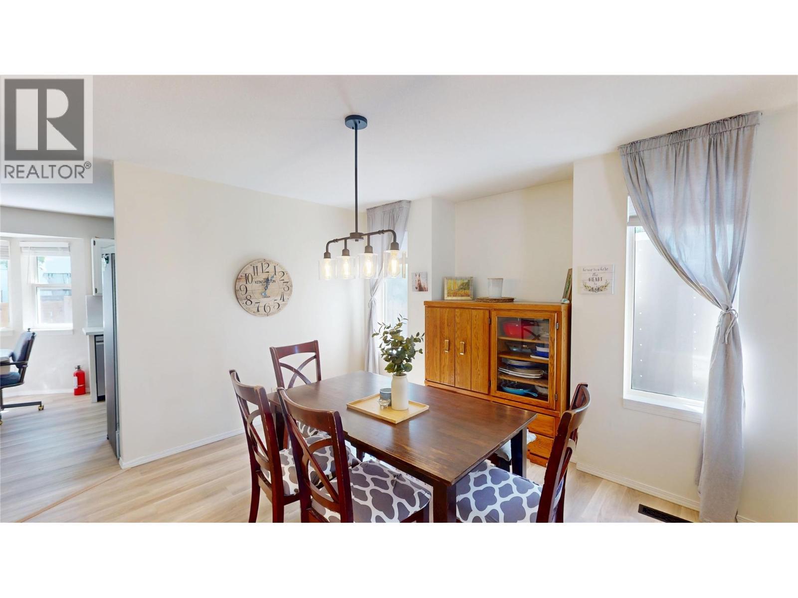 504 30Th Avenue S, Cranbrook, BC - Indoor Photo Showing Dining Room
