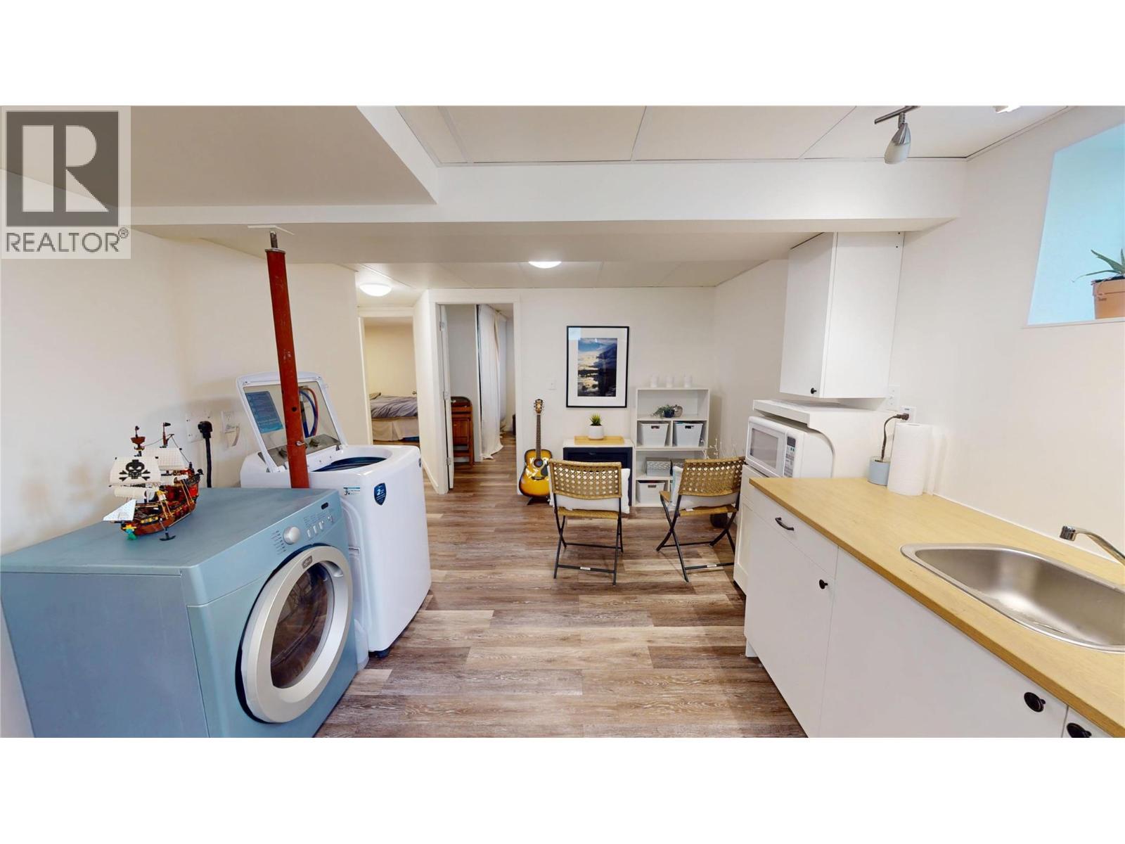 504 30Th Avenue S, Cranbrook, BC - Indoor Photo Showing Laundry Room