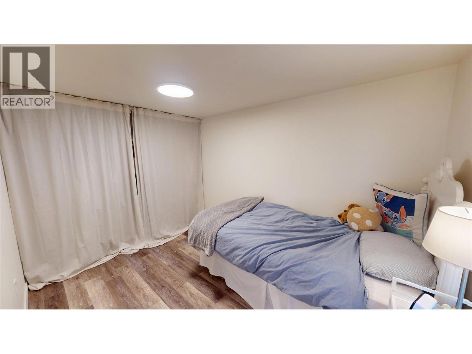 504 30Th Avenue S, Cranbrook, BC - Indoor Photo Showing Bedroom