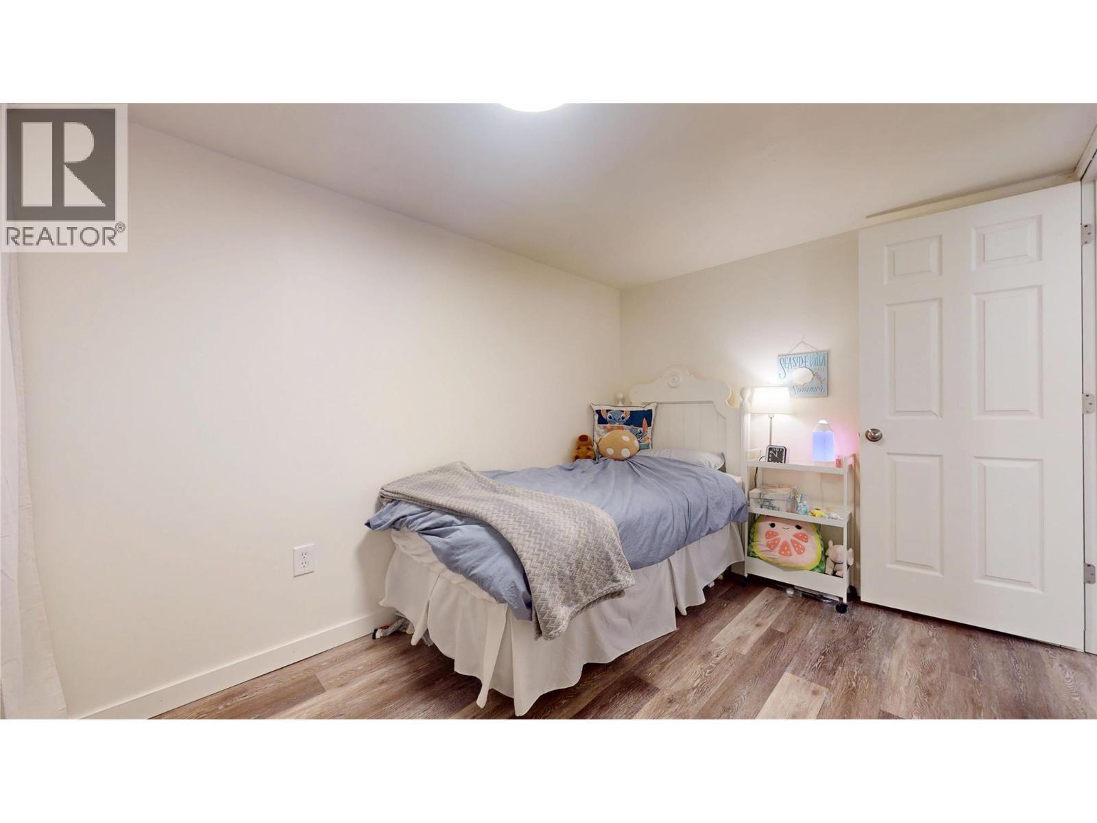 504 30Th Avenue S, Cranbrook, BC - Indoor Photo Showing Bedroom