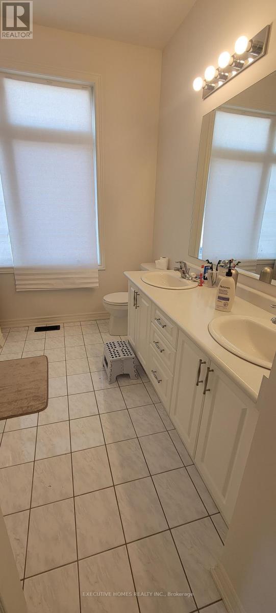 282 Great Falls Boulevard, Hamilton, ON - Indoor Photo Showing Bathroom