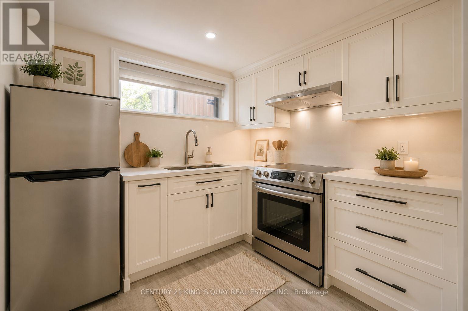 176 Felix Road, Richmond Hill, ON - Indoor Photo Showing Kitchen With Upgraded Kitchen