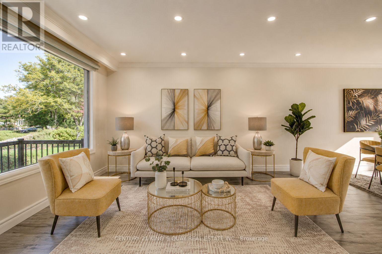 176 Felix Road, Richmond Hill, ON - Indoor Photo Showing Living Room
