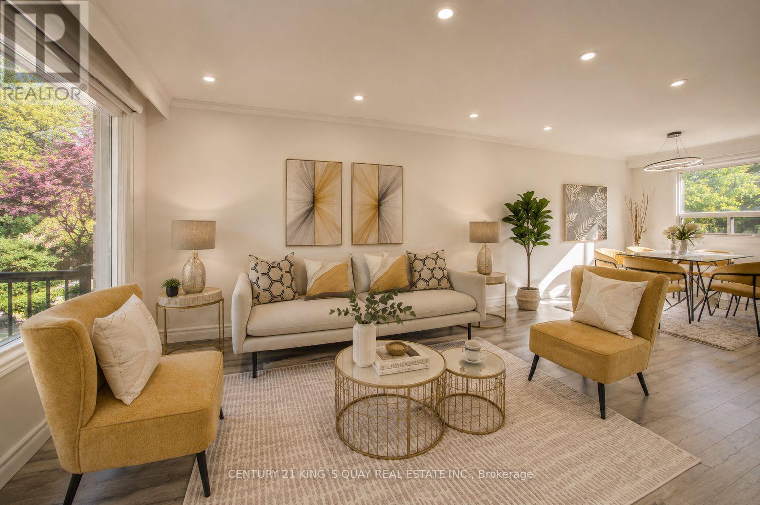 176 Felix Road, Richmond Hill, ON - Indoor Photo Showing Living Room