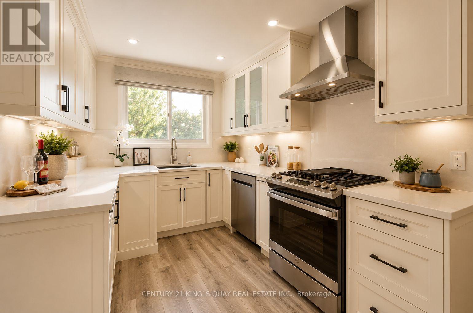176 Felix Road, Richmond Hill, ON - Indoor Photo Showing Kitchen With Upgraded Kitchen