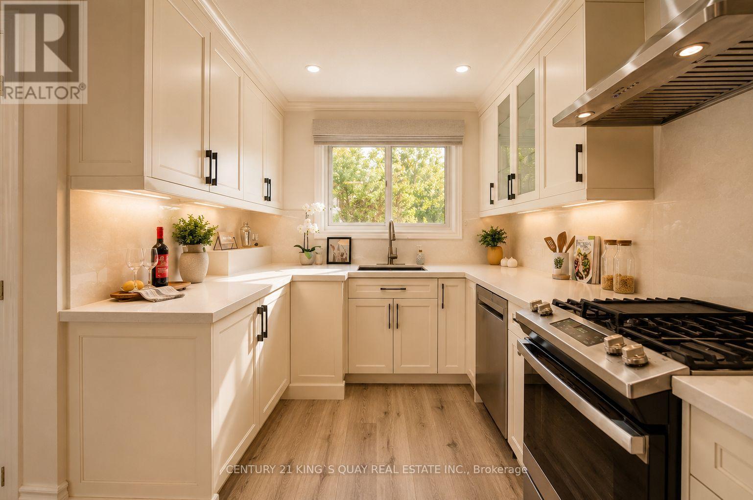 176 Felix Road, Richmond Hill, ON - Indoor Photo Showing Kitchen With Upgraded Kitchen