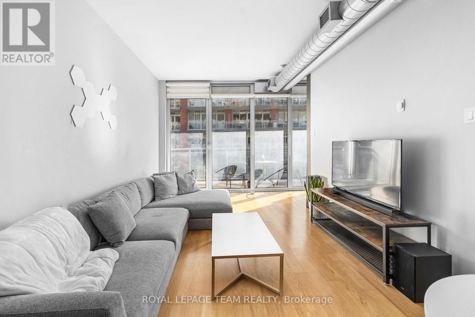 318 - 354 Gladstone Avenue, Ottawa, ON - Indoor Photo Showing Other Room