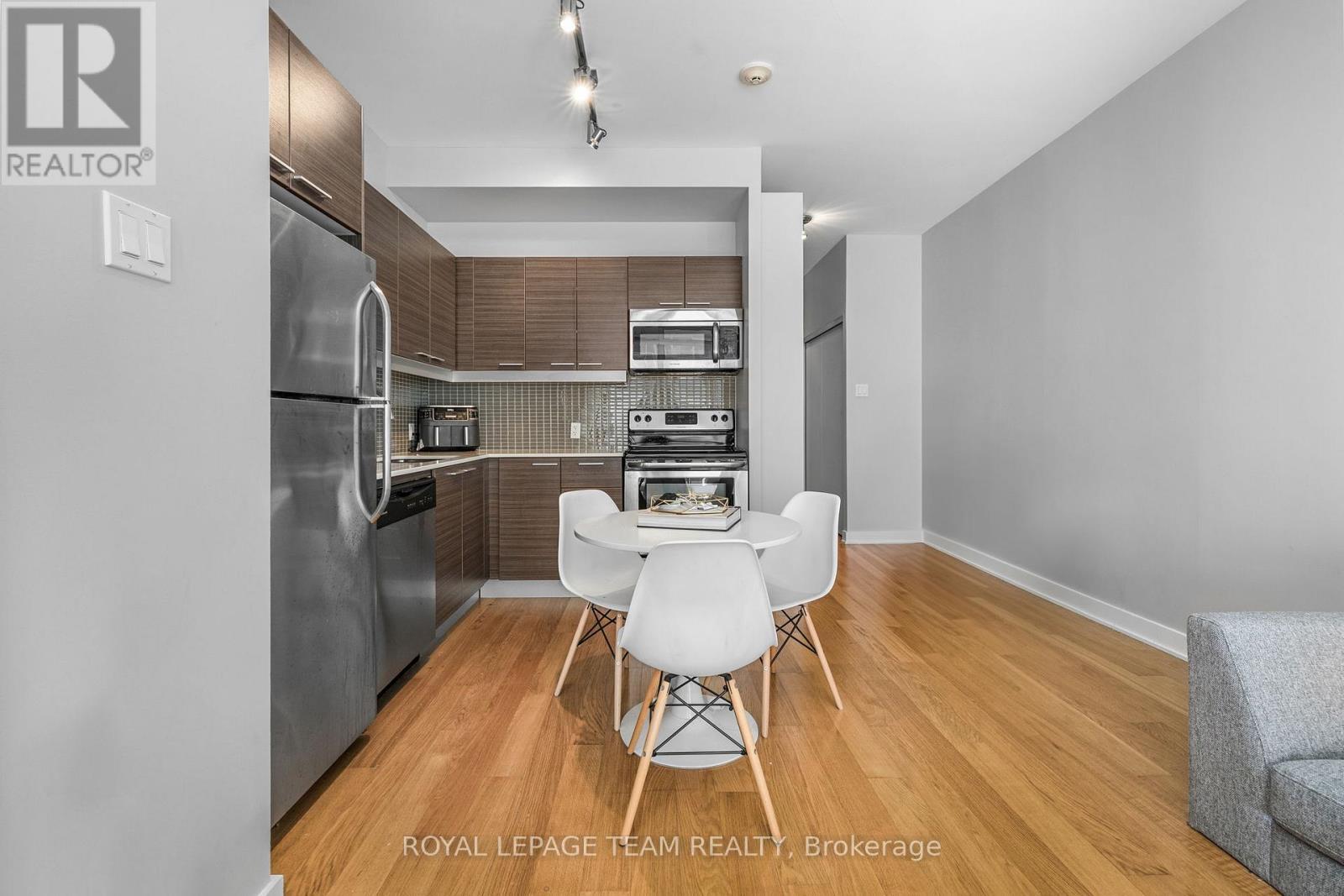 318 - 354 Gladstone Avenue, Ottawa, ON - Indoor