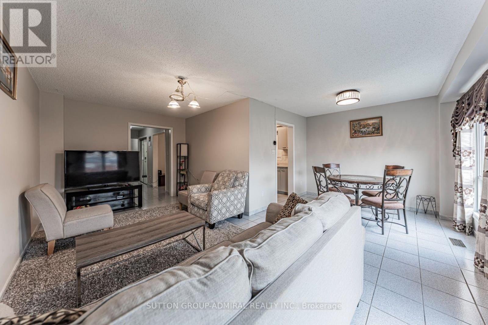 162 Bighorn Crescent, Brampton, ON - Indoor Photo Showing Living Room