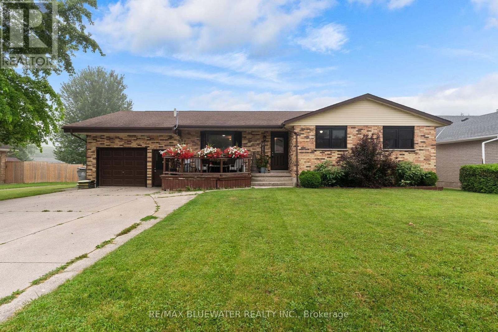 210 Hill Street, Central Huron (Clinton), ON - Outdoor With Deck Patio Veranda