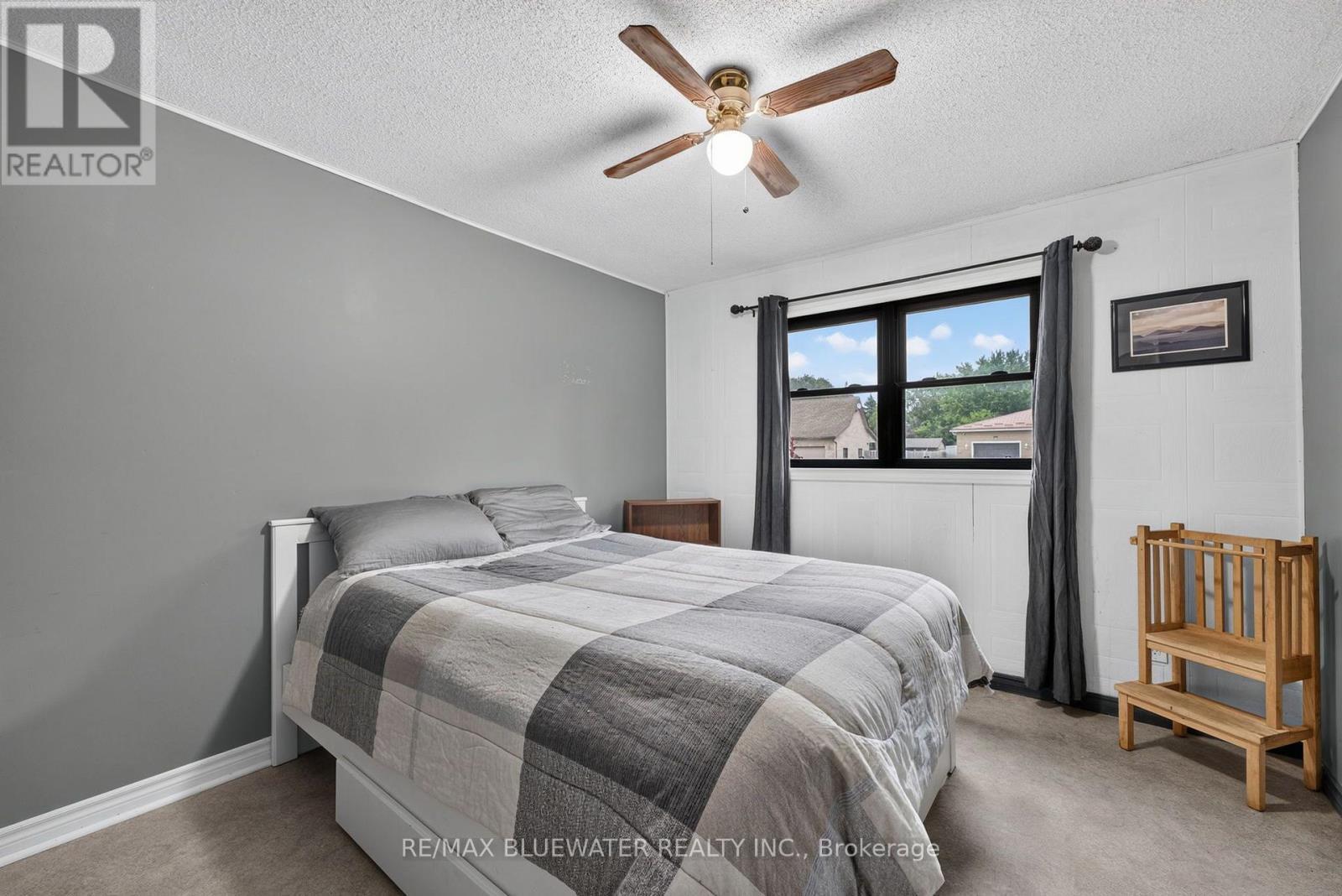 210 Hill Street, Central Huron (Clinton), ON - Indoor Photo Showing Bedroom