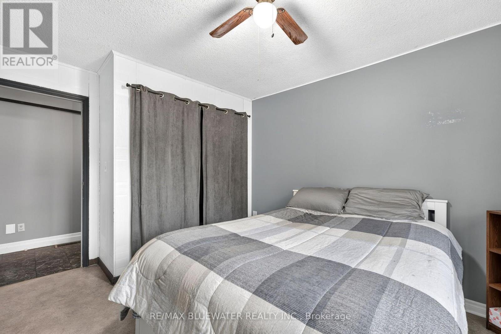 210 Hill Street, Central Huron (Clinton), ON - Indoor Photo Showing Bedroom