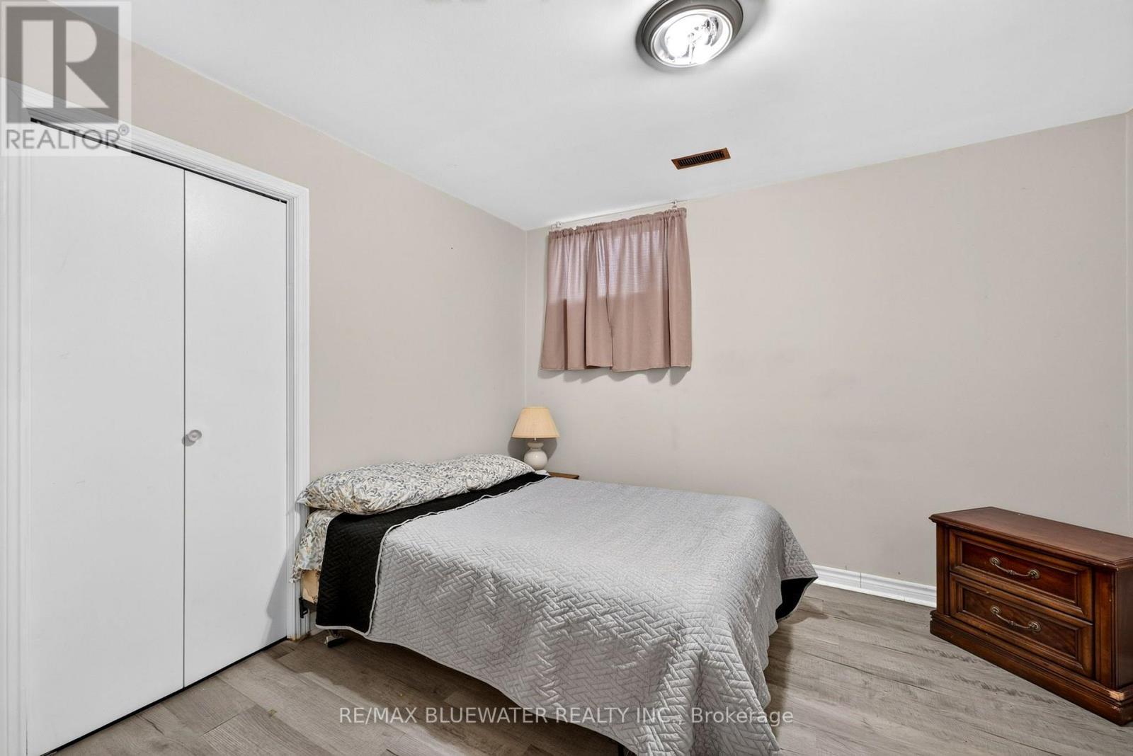 210 Hill Street, Central Huron (Clinton), ON - Indoor Photo Showing Bedroom