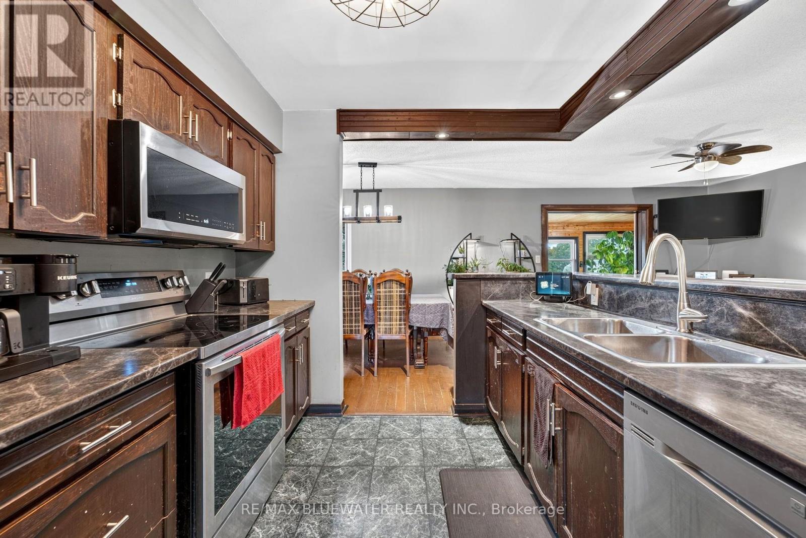 210 Hill Street, Central Huron (Clinton), ON - Indoor Photo Showing Kitchen With Double Sink