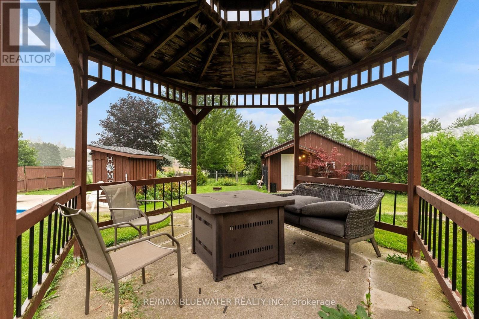 210 Hill Street, Central Huron (Clinton), ON - Outdoor With Exterior