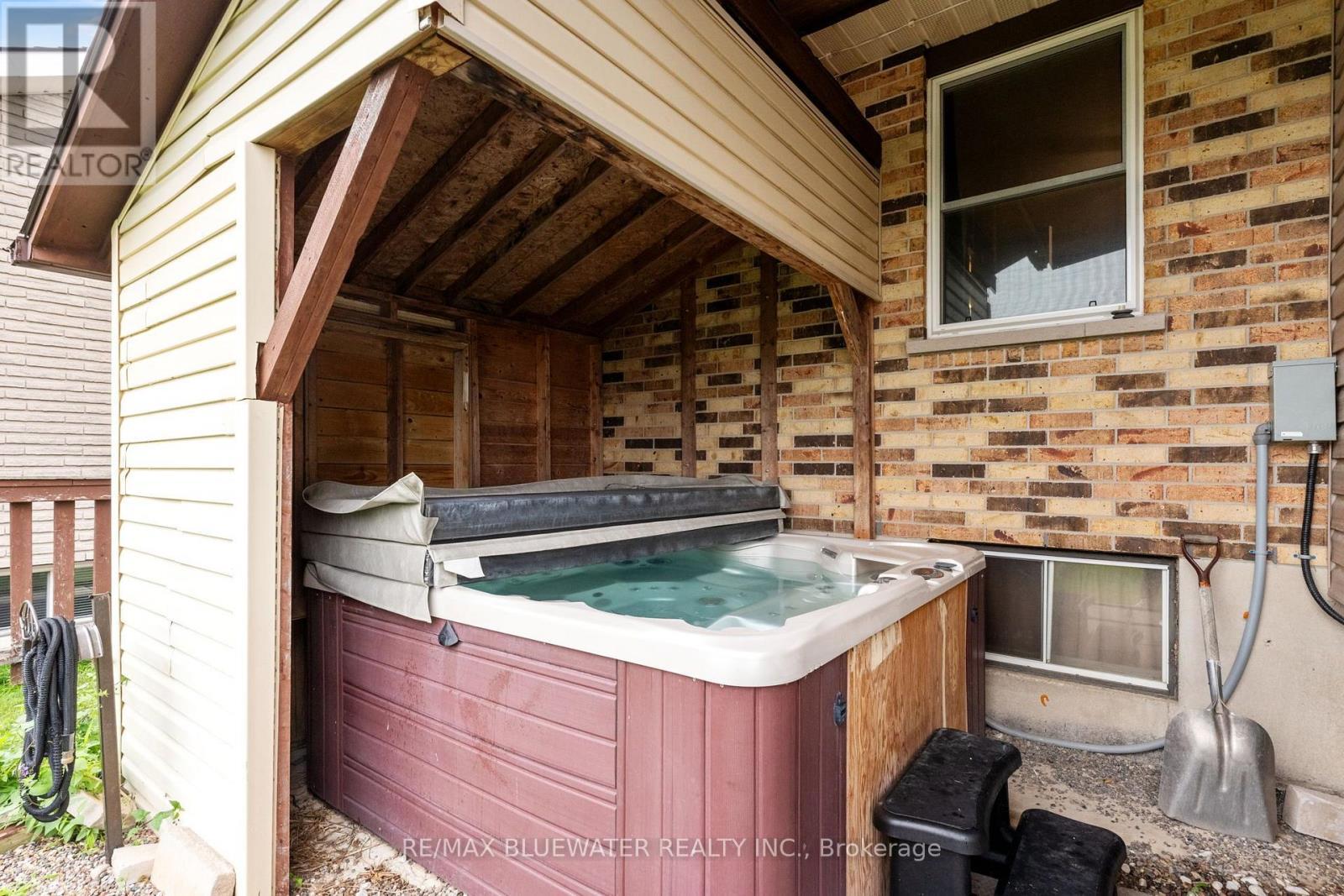 210 Hill Street, Central Huron (Clinton), ON - Outdoor With Exterior