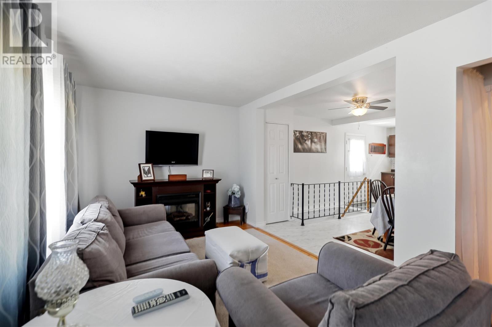 59 Queen St, Thessalon, ON - Indoor Photo Showing Living Room