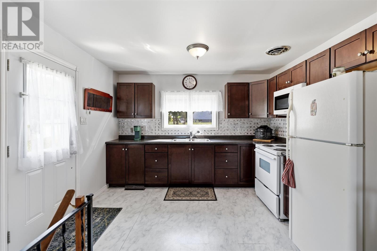 59 Queen St, Thessalon, ON - Indoor Photo Showing Kitchen
