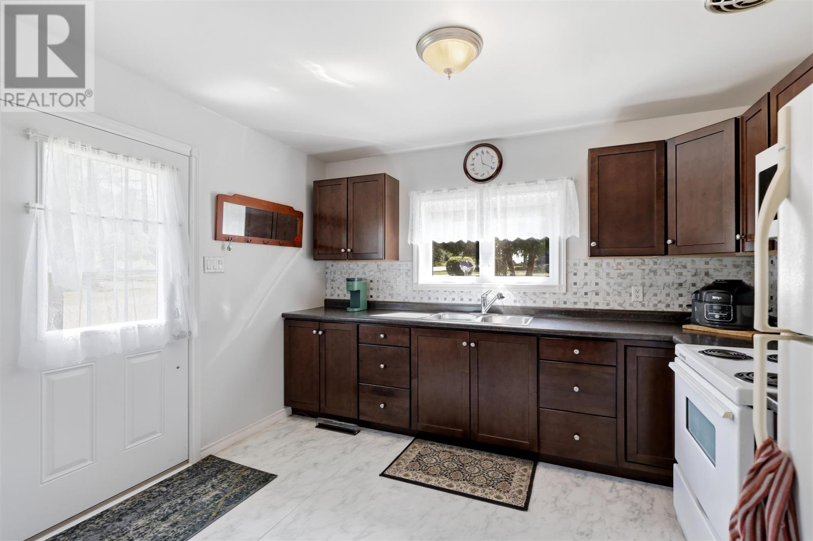 59 Queen St, Thessalon, ON - Indoor Photo Showing Kitchen