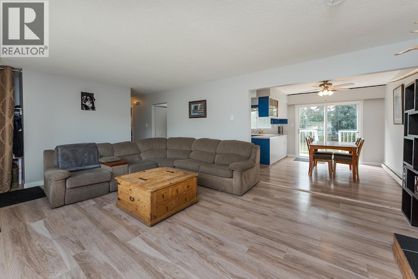 4183 Weisbrod Road, Prince George, BC - Indoor Photo Showing Living Room