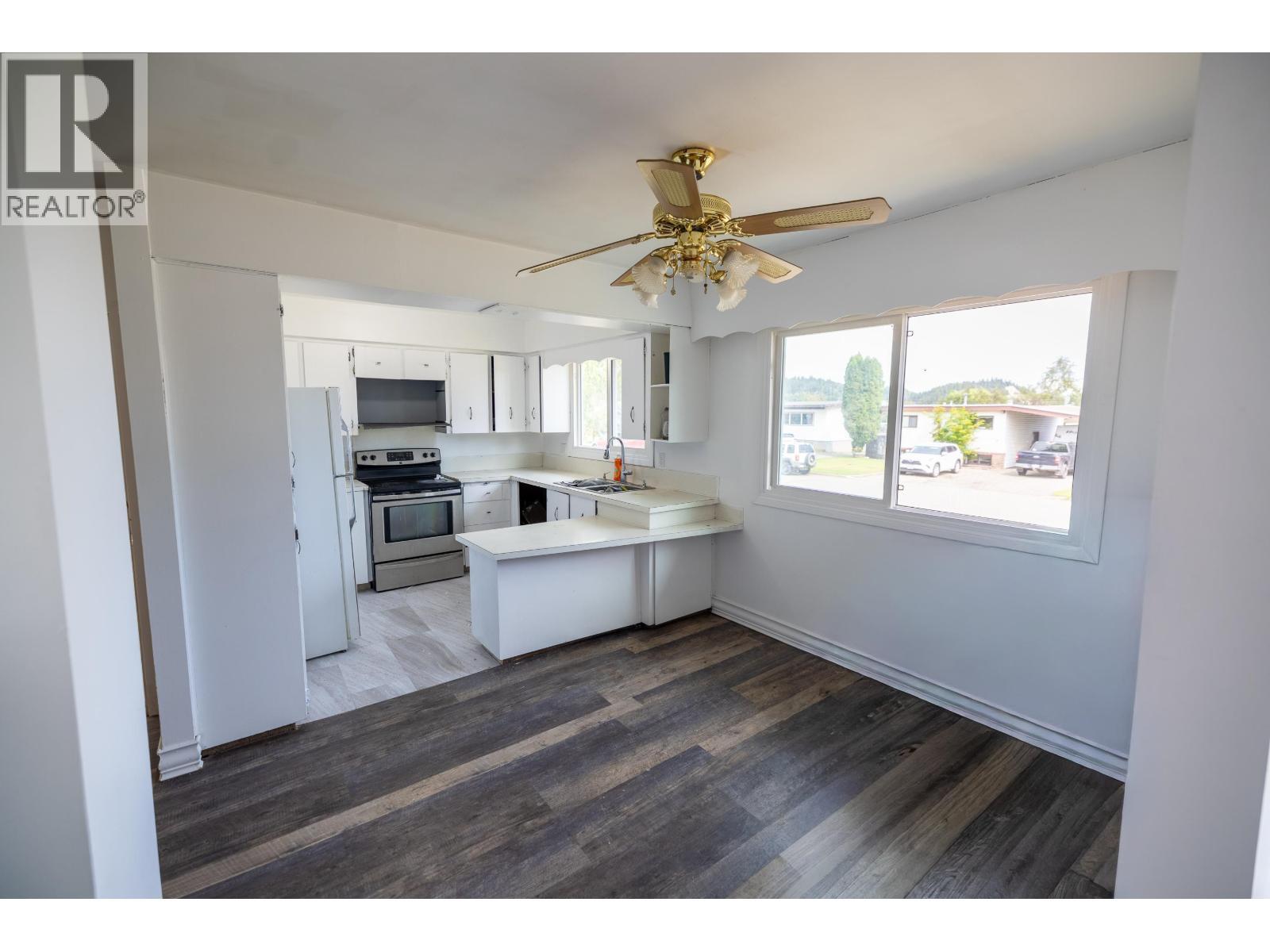 133 S Moffat Street, Prince George, BC - Indoor Photo Showing Kitchen