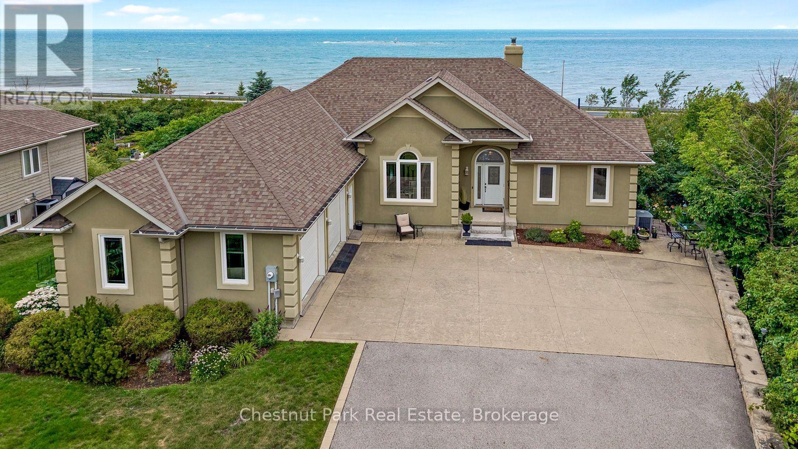 Welcome Home! - 133 Lakeshore Road E, Blue Mountains, ON - Outdoor With Facade