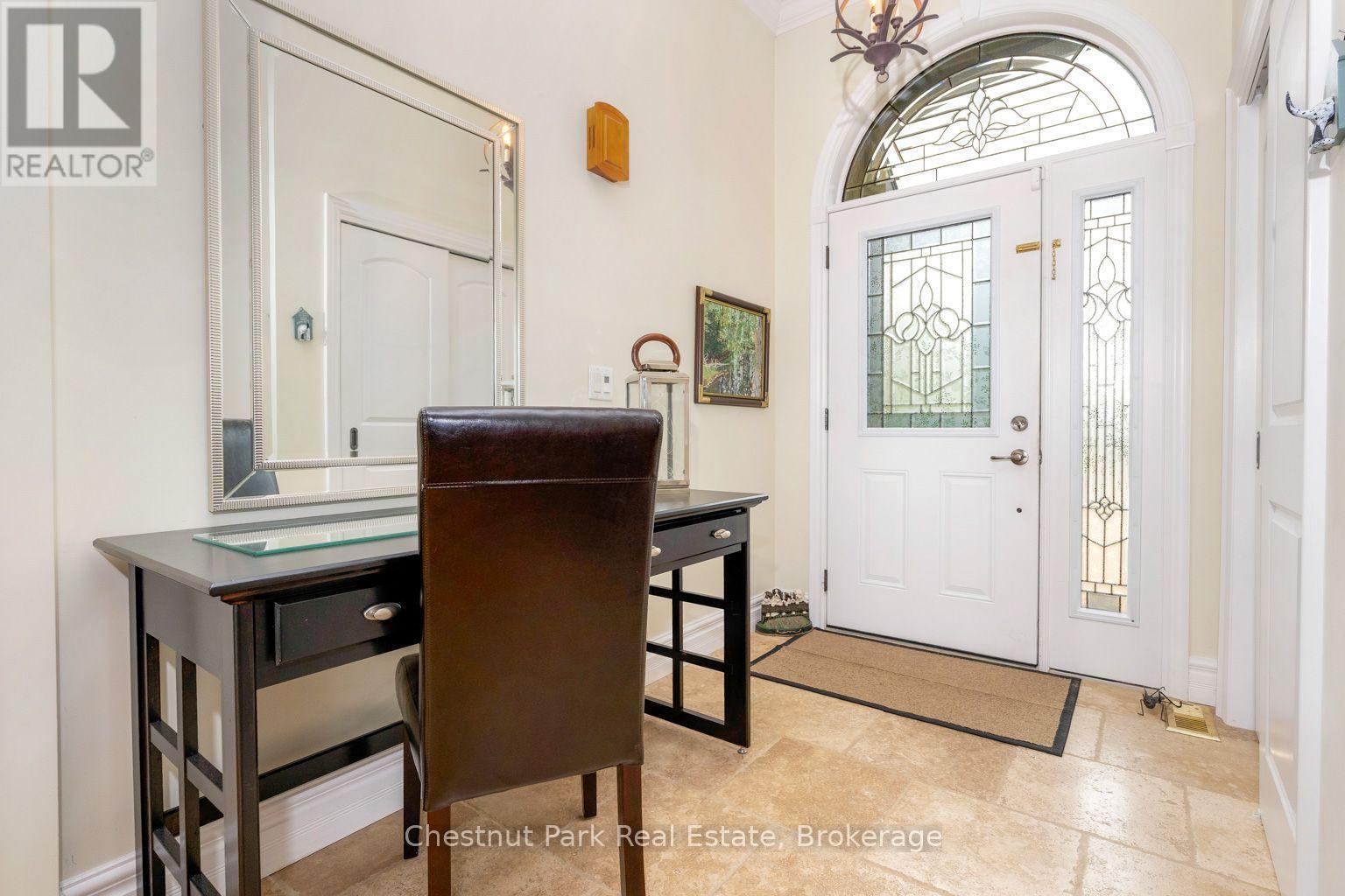 Spacious entrance - 133 Lakeshore Road E, Blue Mountains, ON - Indoor