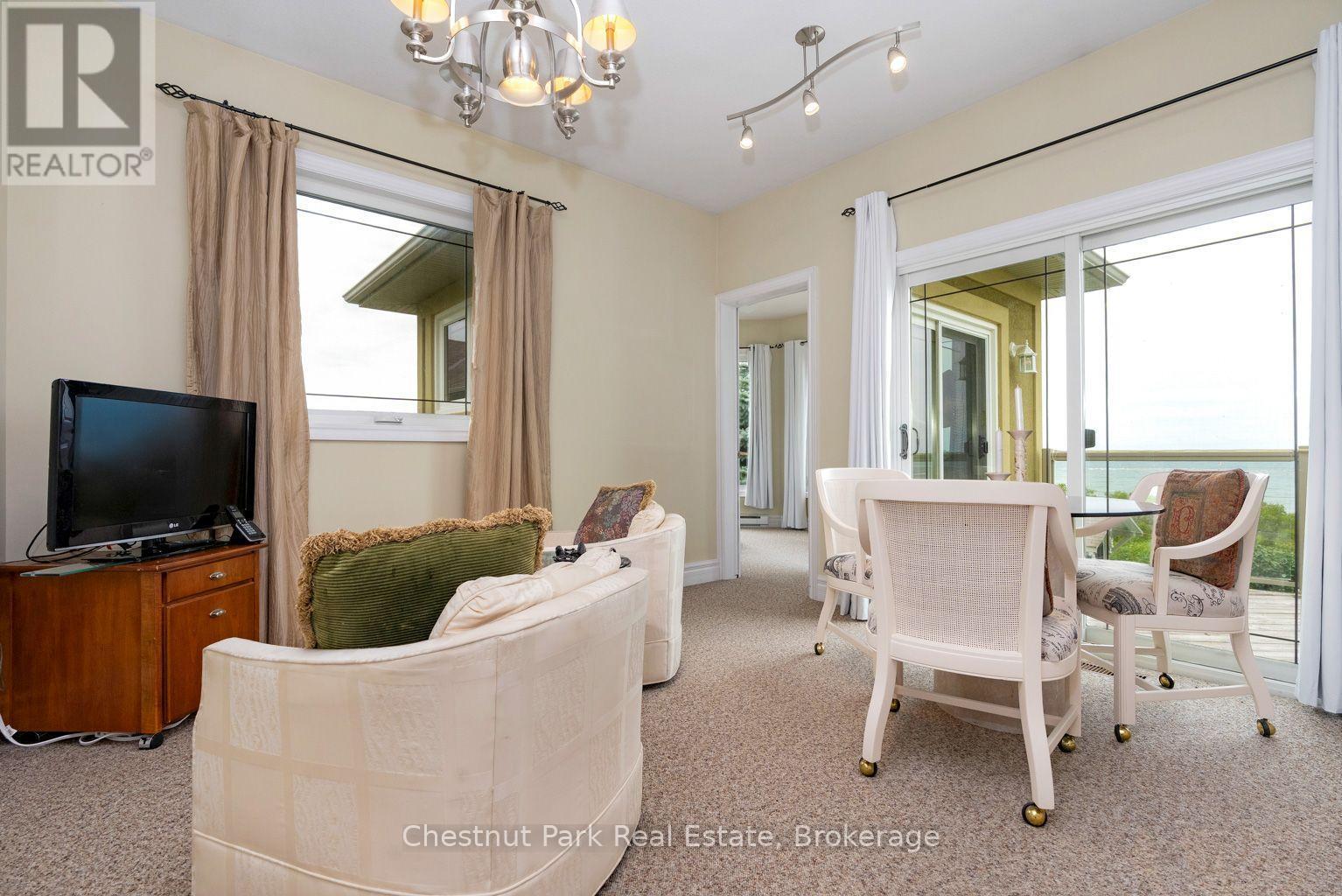 Den flex space/ 5th bedroom or breakfast nook - 133 Lakeshore Road E, Blue Mountains, ON - Indoor