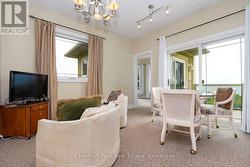 Den flex space/ 5th bedroom or breakfast nook -