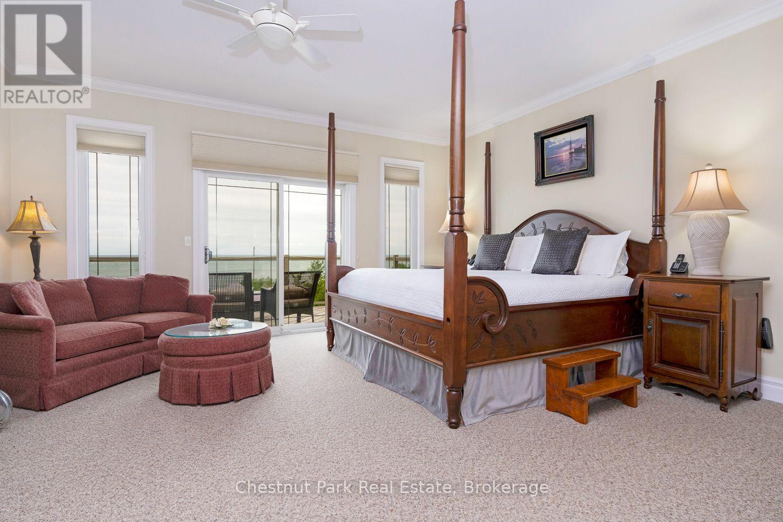 Spacious Primary - 133 Lakeshore Road E, Blue Mountains, ON - Indoor Photo Showing Bedroom
