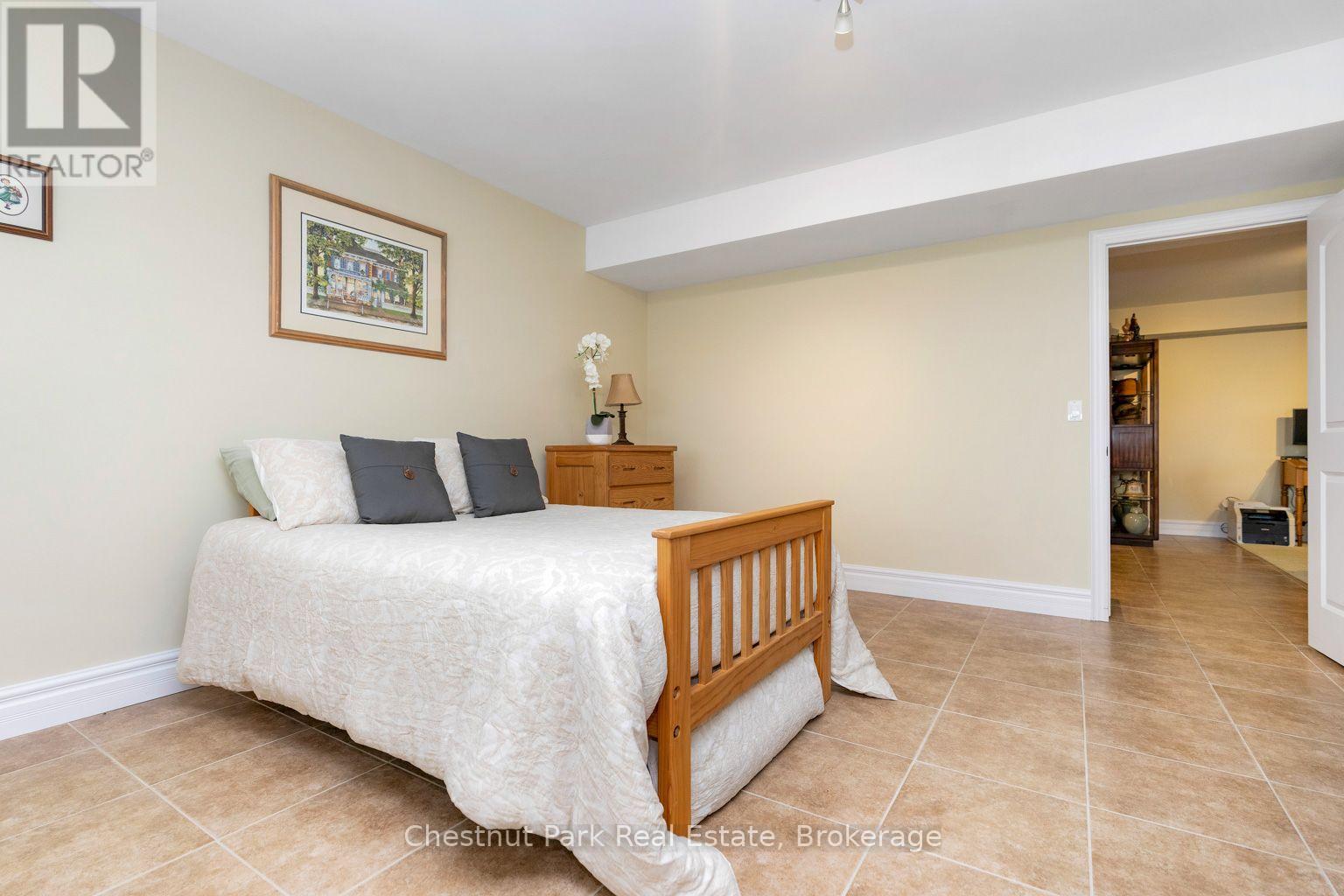 133 Lakeshore Road E, Blue Mountains, ON - Indoor Photo Showing Bedroom