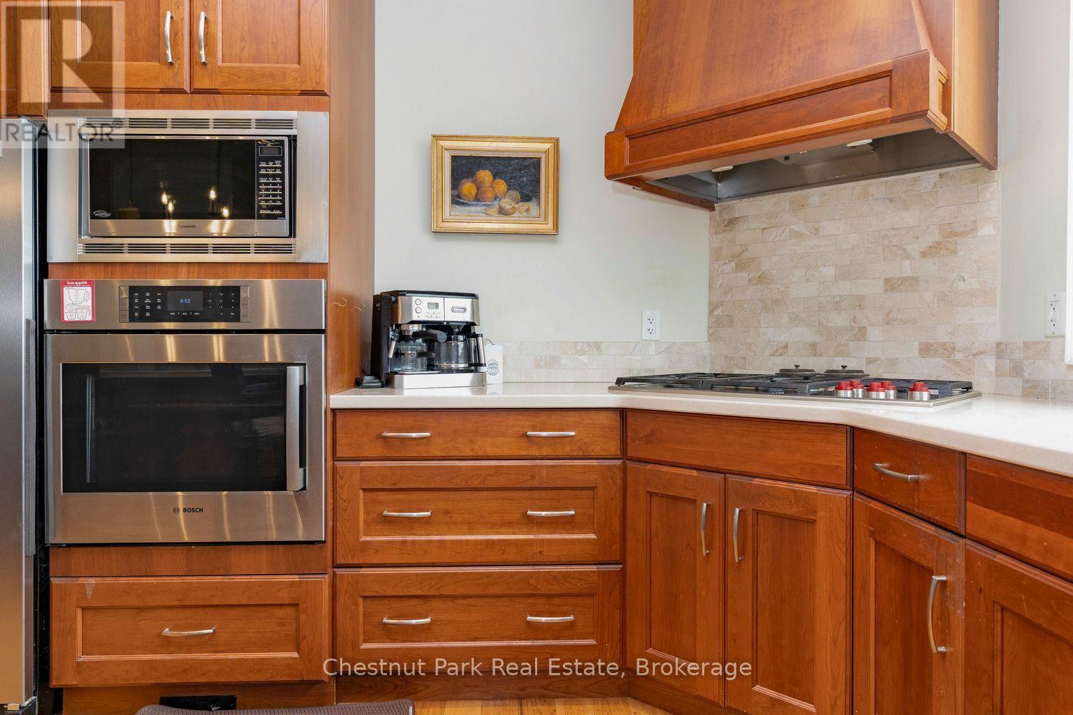Great storage - 133 Lakeshore Road E, Blue Mountains, ON - Indoor Photo Showing Kitchen
