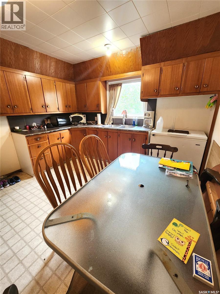215 Menzies Street, North Portal, SK - Indoor