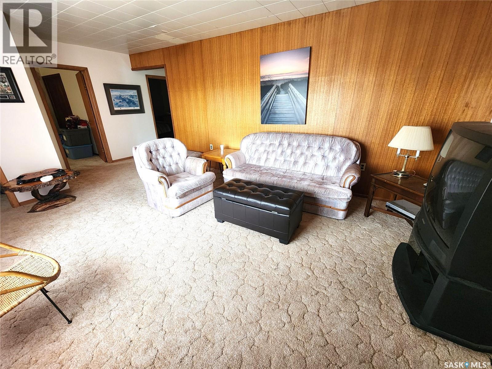 215 Menzies Street, North Portal, SK - Indoor