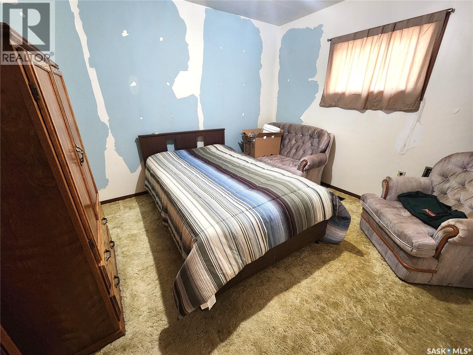 215 Menzies Street, North Portal, SK - Indoor Photo Showing Bedroom