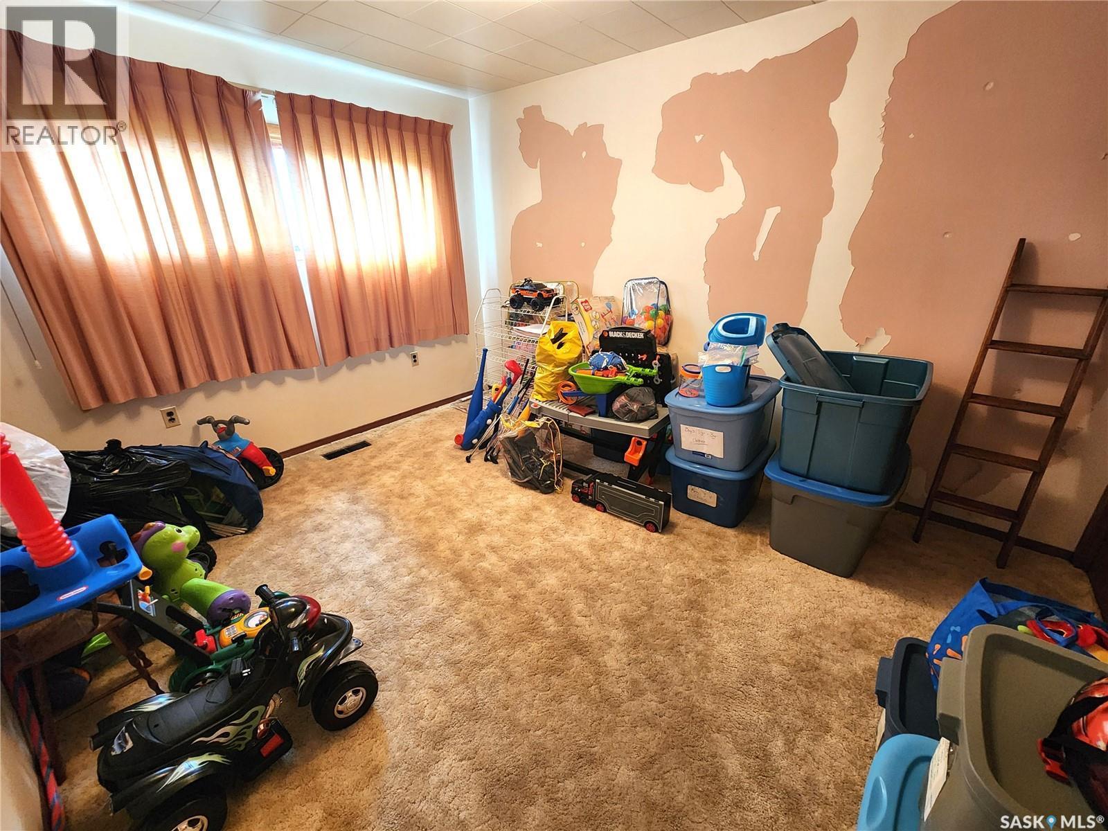 215 Menzies Street, North Portal, SK - Indoor Photo Showing Other Room
