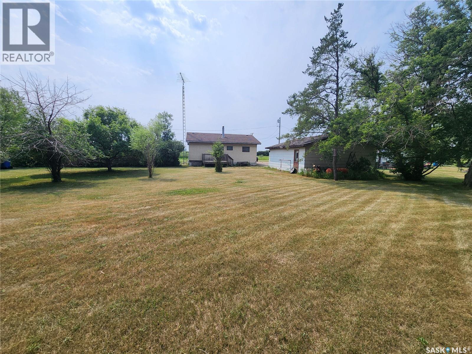 215 Menzies Street, North Portal, SK - Outdoor