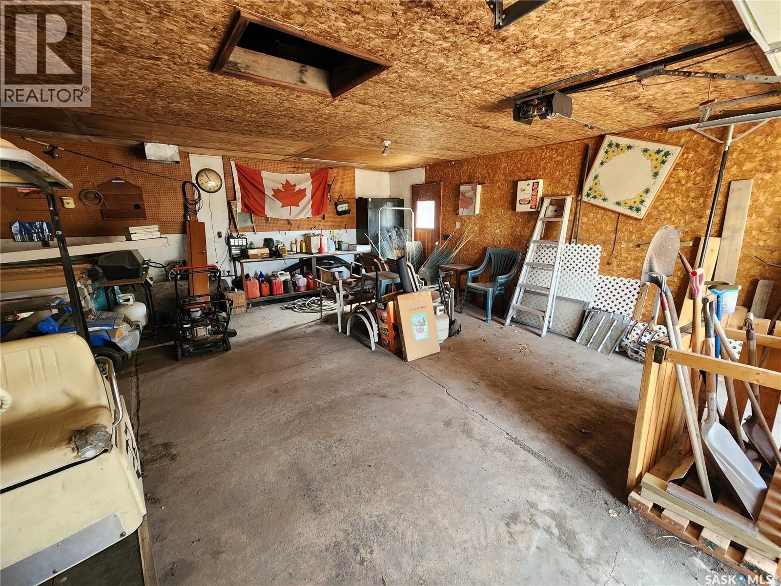 215 Menzies Street, North Portal, SK - Indoor Photo Showing Garage