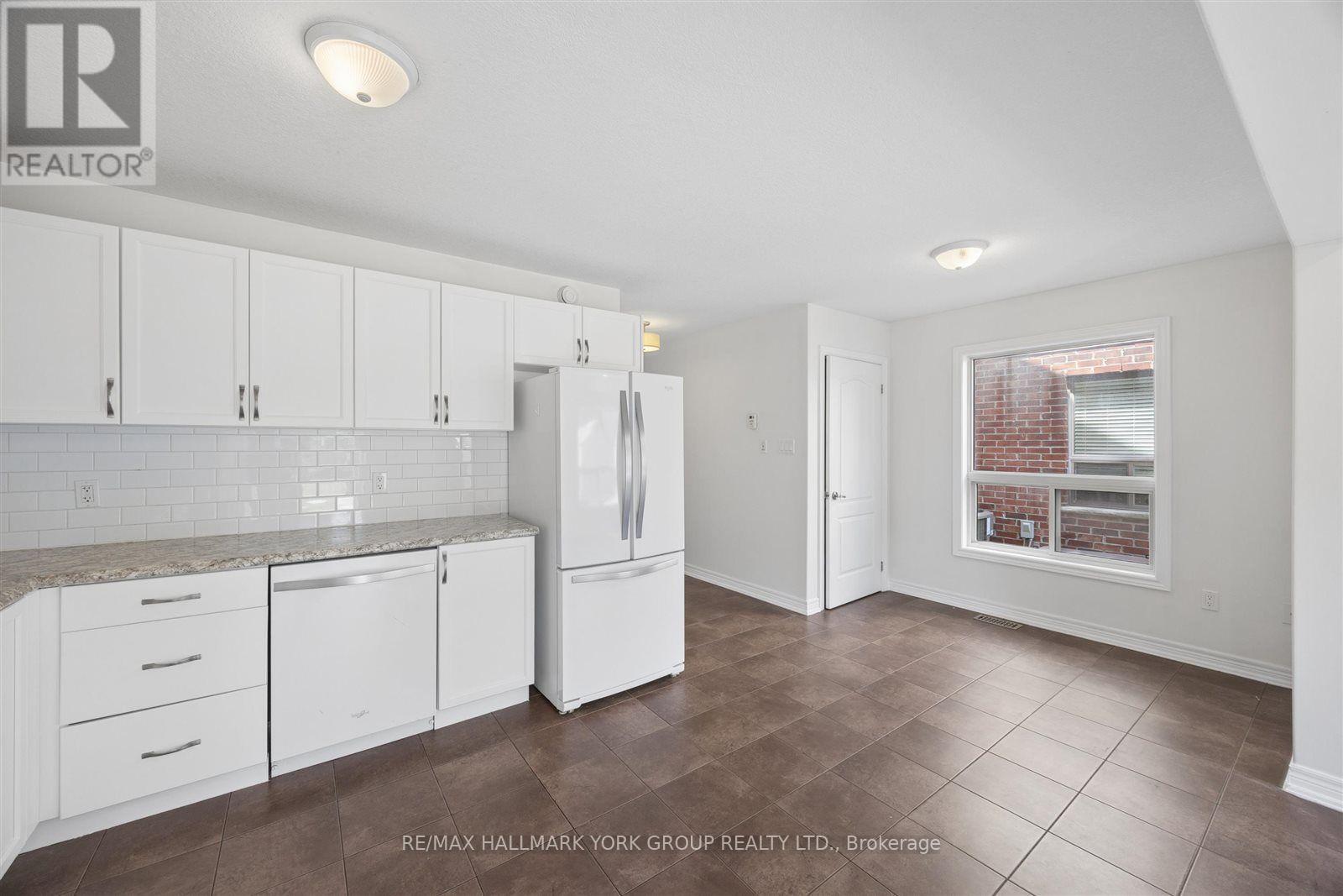 132 Banting Crescent, Essa, ON - Indoor Photo Showing Kitchen