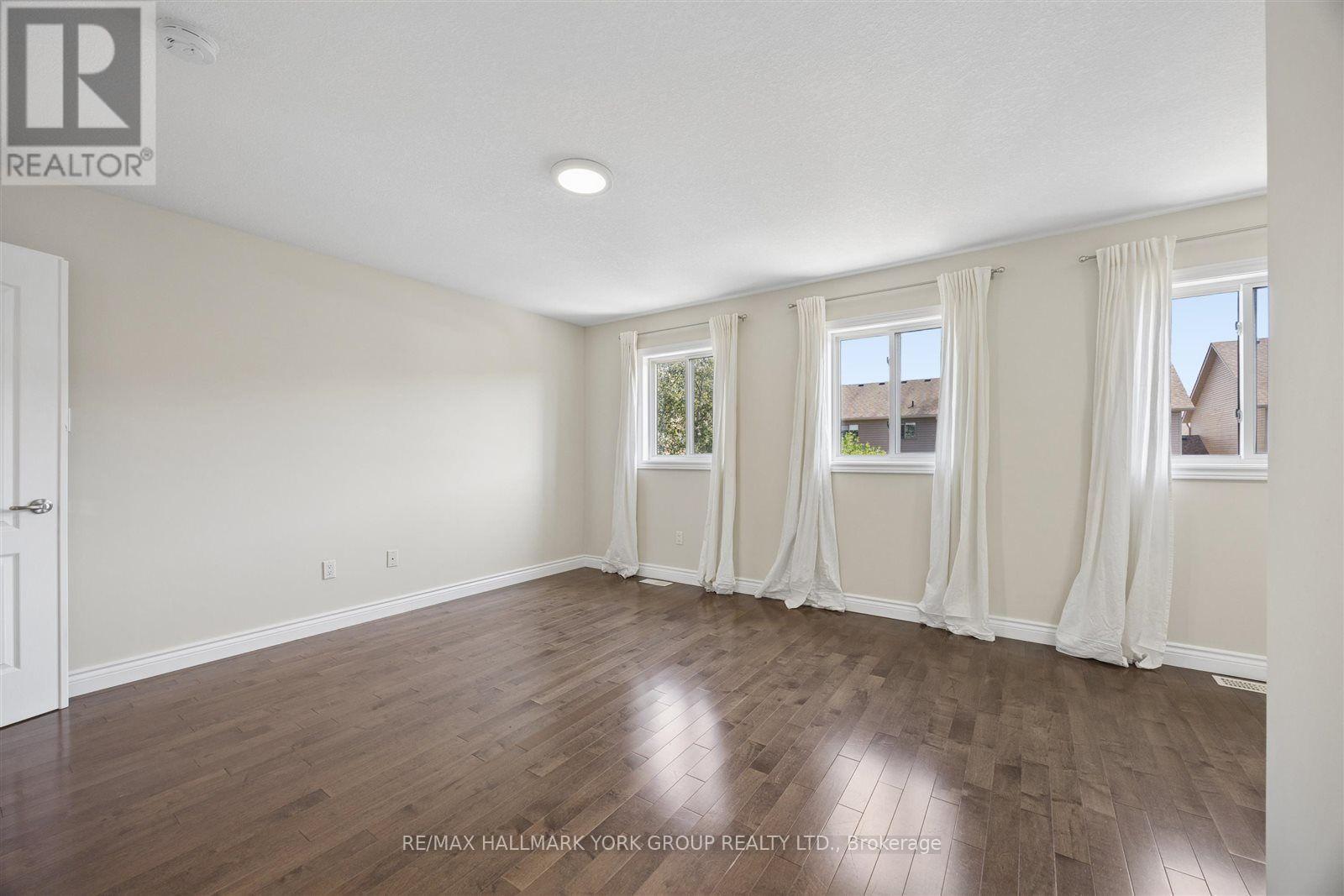 132 Banting Crescent, Essa, ON - Indoor Photo Showing Other Room