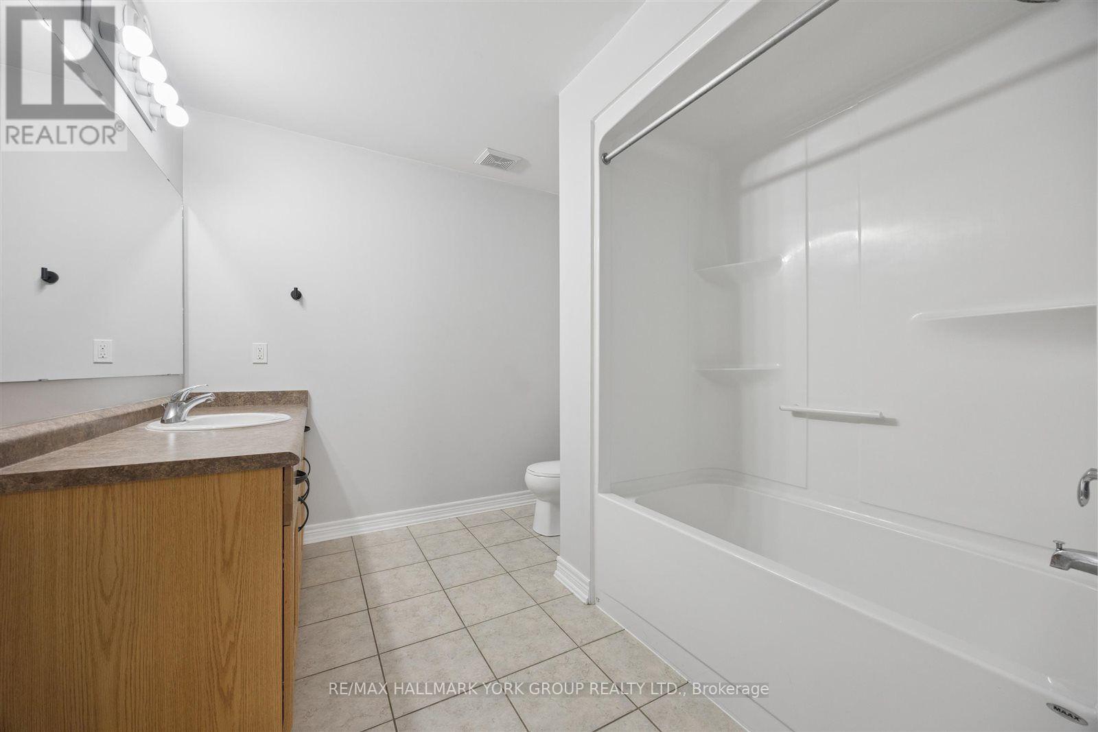 132 Banting Crescent, Essa, ON - Indoor Photo Showing Bathroom