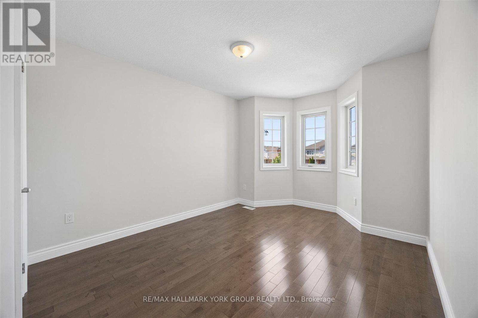 132 Banting Crescent, Essa, ON - Indoor Photo Showing Other Room