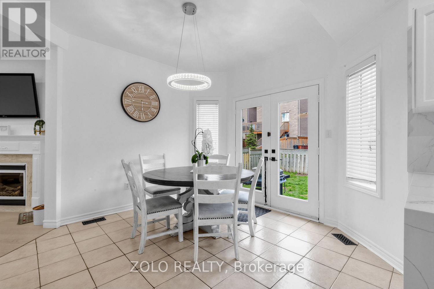 1911 Swan Street, Innisfil, ON - Indoor Photo Showing Dining Room